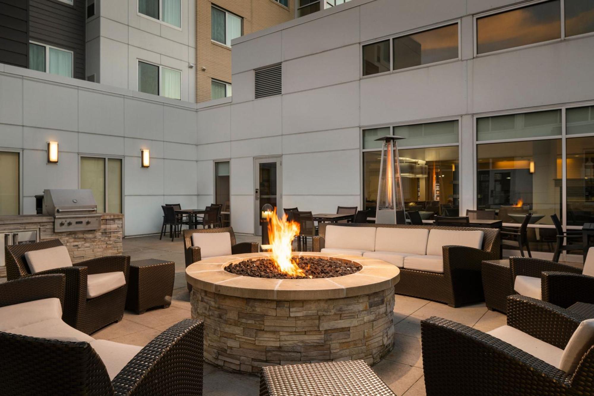 Residence Inn By Marriott Milwaukee West Wauwatosa Exterior photo